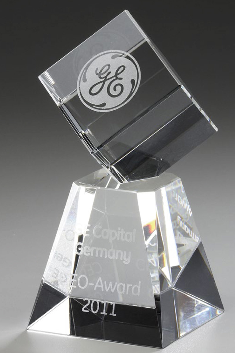 glaswert-award-cube-in-motion