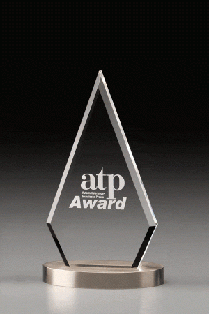 Glastrophäe "Metallicus Pyramid Award" mit Glasgravur