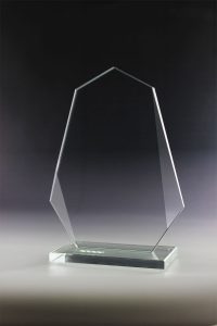 Glaspokal "Neva Award" mit Glasgravur