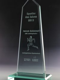 Glastrophäe "Pyramis Award" mit Glasgravur