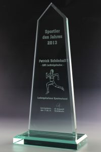 Glastrophäe "Pyramis Award" mit Glasgravur