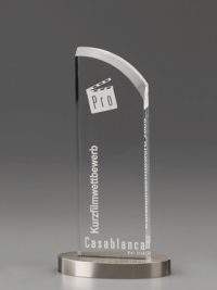 Glaspokal "Metallicus Wing Award" mit Glasgravur