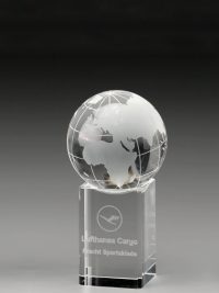 Glaspokal "Orbis Award" mit Lasergravur