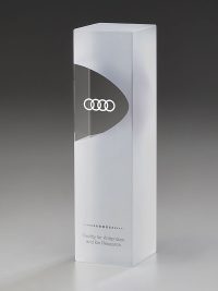Glaspokal "Cubix One Award" mit Lasergravur
