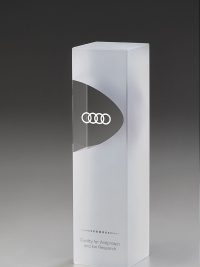 Glaspokal "Cubix One Award" mit Lasergravur