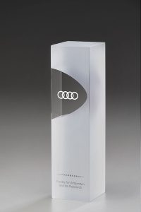 Glaspokal "Cubix One Award" mit Lasergravur