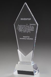 Glastrophäe "Frozen Pentagon Award" mit Glasgravur