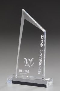 Glastrophäe "Keystone Award" mit Glasgravur