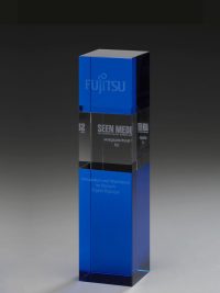 Glaspokal "Blue Cube Award" mit Lasergravur