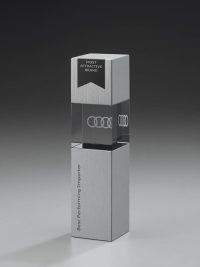 Glaspokal "Metallicus Cubix Award" mit Lasergravur