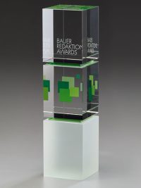 Glaspokal "Akira Award" mit Lasergravur