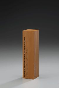 Glaspokal "Lumber Pure Award" mit Lasergravur