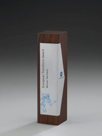 Glaspokal "Lumber Shield Award" mit Lasergravur