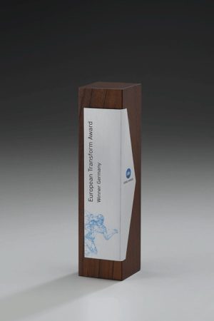 Glaspokal "Lumber Shield Award" mit Lasergravur