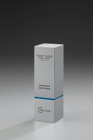 Glaspokal "Metallicus Tower Award" mit einer Lasergravur