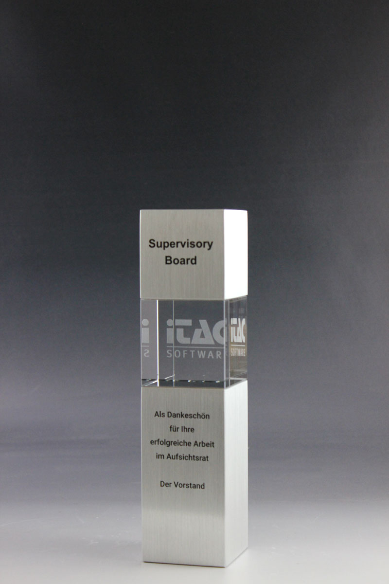 Glastrophäe mit UV-Direktdruck als Gravur