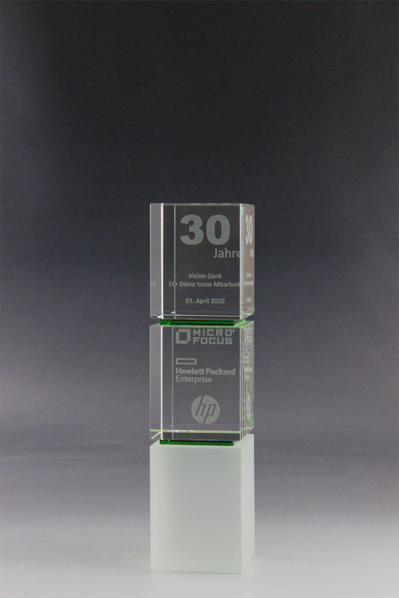 Glastrophäe mit UV-Direktdruck als Gravur