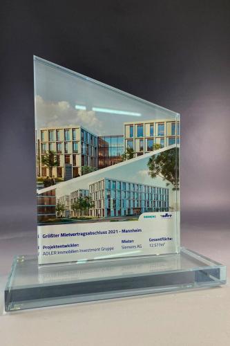 Kristallglastrophäe mit Digitaldruck für die Firma Adler Investment