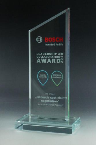 Glastrophäe mit Lasergravur und Digitaldruck