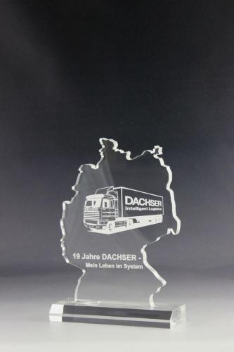 Trophäe aus Acrylglas mit Lasergravur für die Firma Dachser