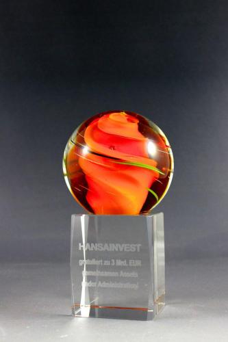 Glastrophäe mit einer Lasergravur