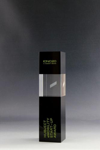 Glaspokal der Cubix Kollektion mit Lasergravur und UV-Direktdruck veredelt