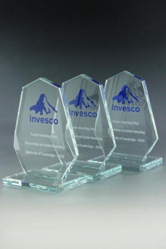 Glastrophäe mit Lasergravur und Foliehnschnitt