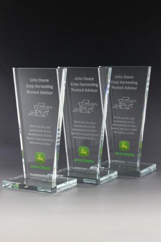 Glastrophäen mit einer Lasergravur und das Logo als einen Digitaldruck