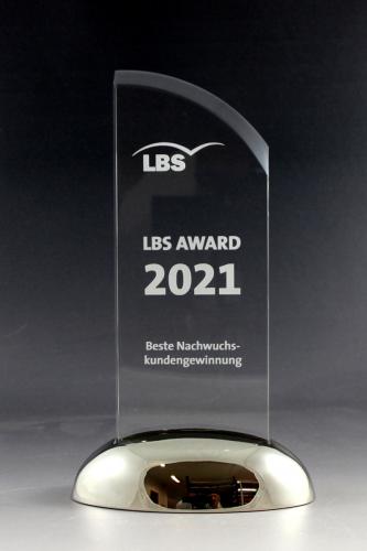 Glastrophäe mit einer Lasergravur für die LBS 