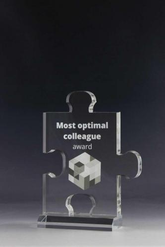 Glastrophäe mit einer Lasergravur und einem Digitaldruck