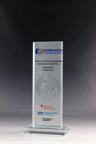 Glastrophäe mit Sandstrahloptik bei Glaswert kaufen