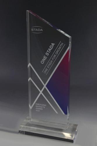 Ein Nachbau einer Acrylglastrophäe mit Lasergravur und Digitaldruck für die Firma Stada