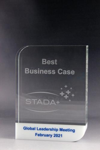 Glastrophäe mit einer Lasergravur und einem Folienschnitt kaufen bei Glaswert