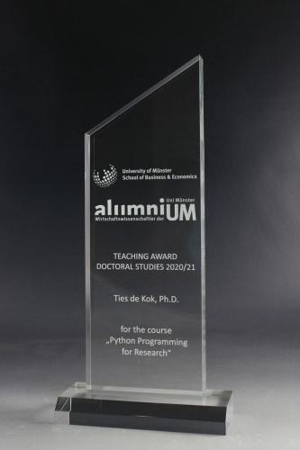 Trophäe mit Lasergravur für die Universität Münster