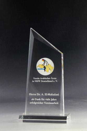 Glaspokal mit einem Digitaldruck und einer Lasergravur