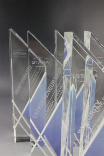 Glastrophäen mit Lasergravur und Digitaldruck